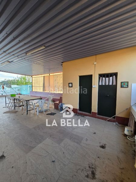 Foto 6bc6713b-912c-46a1-86bc-18ad91b11913. Xalet amb xemeneia piscina a Coria del Río