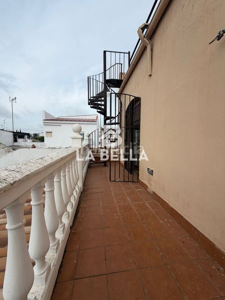 Foto f81b2598-7001-49f0-a817-687059a3d4b9. Casa amb aparcament a Umbrete