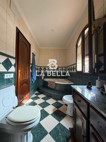 Foto ffb18a37-2c93-4738-bf2f-78c706c618b1. Casa amb aparcament a Umbrete