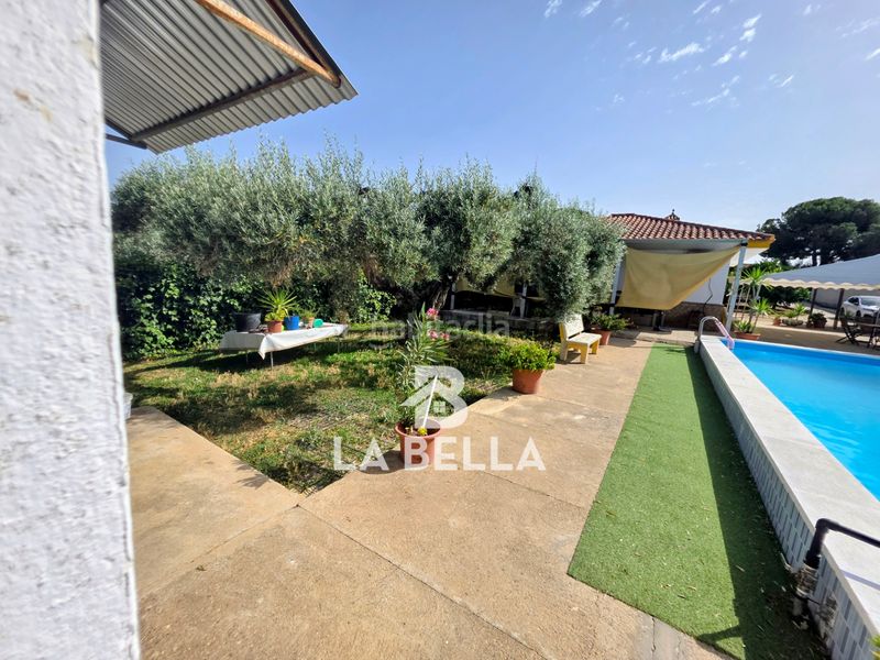 Foto 561842de-4a08-4a6c-8561-742158ae6516. Masia amb xemeneia aparcament piscina a Coria del Río