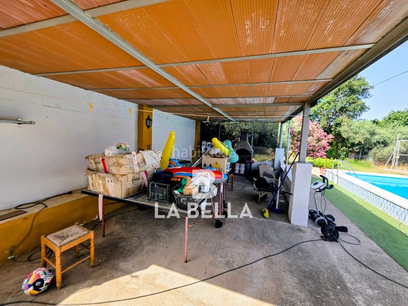 Foto b37b8850-fa58-4b1e-b257-2718e997add1. Masia amb xemeneia aparcament piscina a Coria del Río