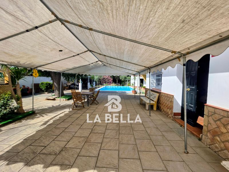 Foto de2b4ea5-ad44-473c-898f-29a6a7082ab9. Masia amb xemeneia aparcament piscina a Coria del Río