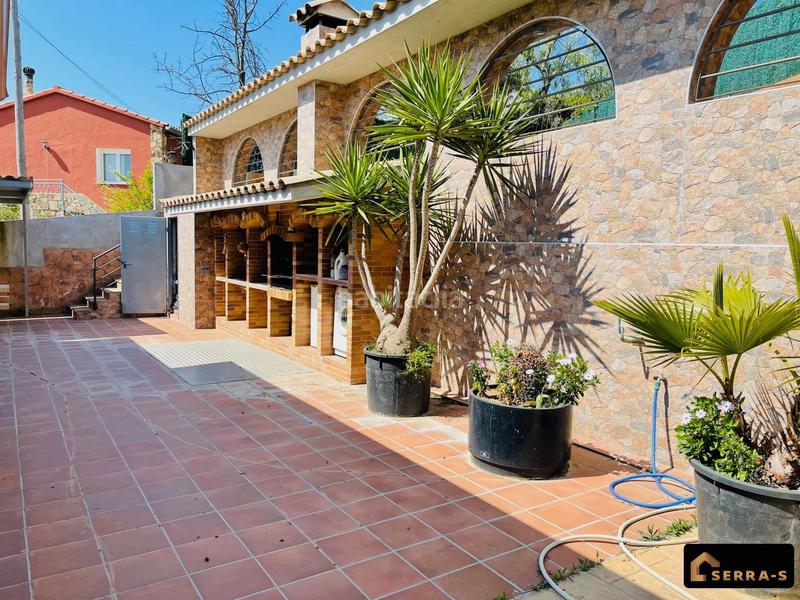 Foto 4bdcd731-ad2d-468d-9fc5-9968ad6e36f4. Chalet espectacular chalet en mas mora dos viviendas en una, con piscina y zona de barbacoa en Tordera