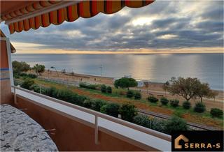 Appartement  Passeig maritim. Descubre tu nuevo hogar frente al mar en pineda de mar!
