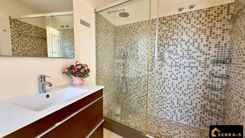 Foto e8d89fca-a45b-4c85-a0eb-6da398fad3c5. Chalet con riscaldamento parcheggio piscina in Urbanitzacions Sant Pol de Mar