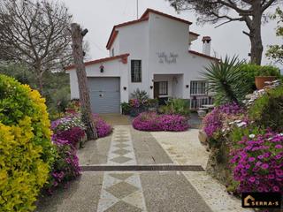 Casa a Mas Altaba - El Molí. Chalet con jardín, piscina y salida al bosque en mas altaba  maç