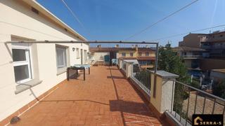 Haus in Caldes de Malavella. Amplia casa soleada con jardín en el centro de caldes de malavel