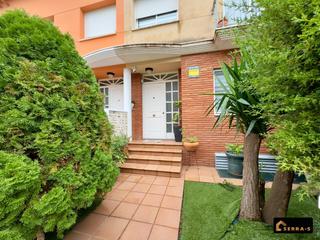Maison à Santa Susanna. Exclusiva casa esquinera de alto standing en el corazón de santa