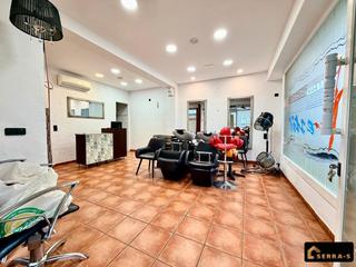 Local commercial  Carrer joan alcover. Local luminoso y esquinero en ca la guidó