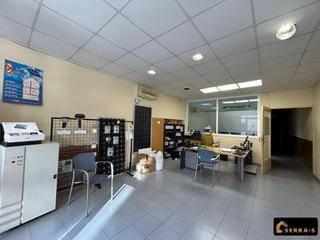 Location Local commercial  Carrer de pizarro. Local en venta o alquiler en el centro!