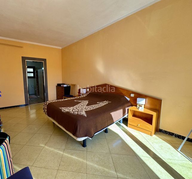 Foto 0416f82e-f182-4aea-bc7e-1d425eacaca1. Casa amb aparcament piscina a Centre Pineda de Mar