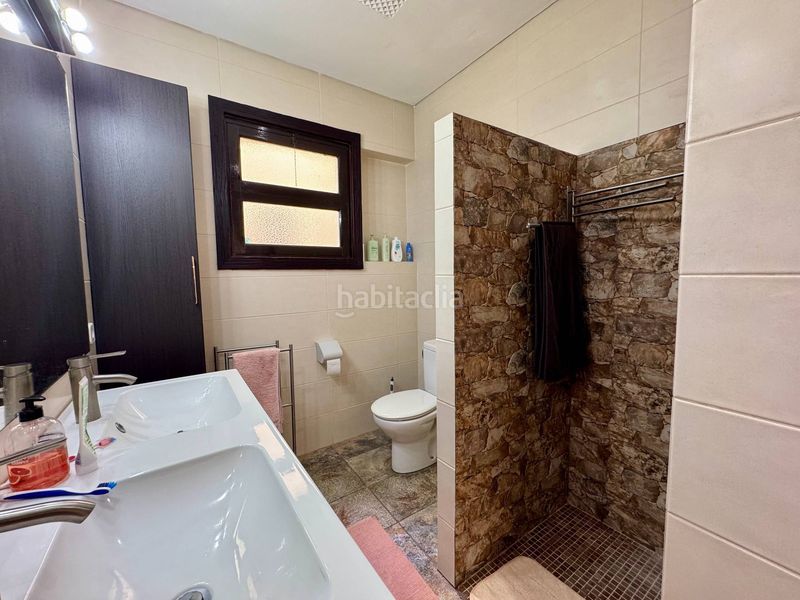 Foto f63365d0-39b7-4ac2-8490-8999d3c61f5f. Casa amb aparcament piscina a Centre Pineda de Mar