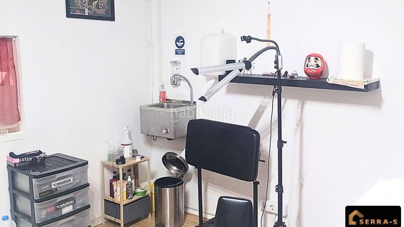 Foto 60a87114-da8c-4abd-a259-cd3eaa0f5bb2. Alquiler local comercial en avenida hispanitat 23 se traspasa precioso estudio en pleno centro! en Pineda de Mar