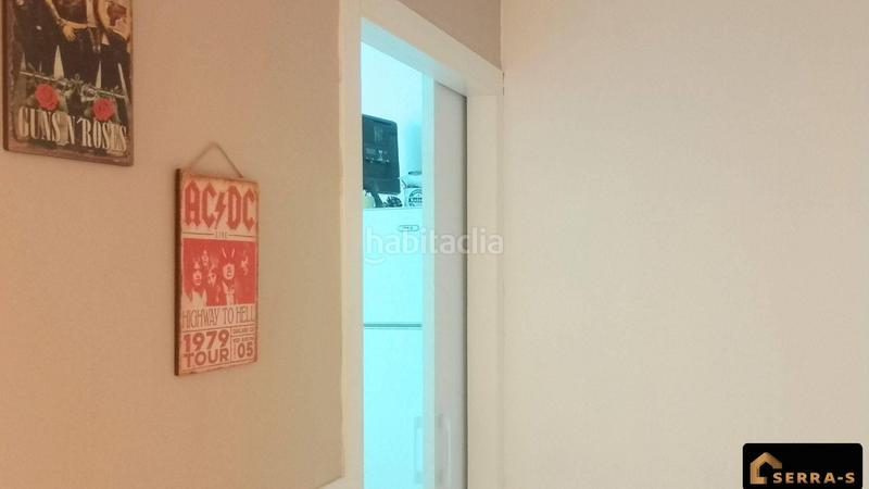 Foto 9d180130-8ee9-410f-8f68-968a45d3e439. Alquiler local comercial en avenida hispanitat 23 se traspasa precioso estudio en pleno centro! en Pineda de Mar