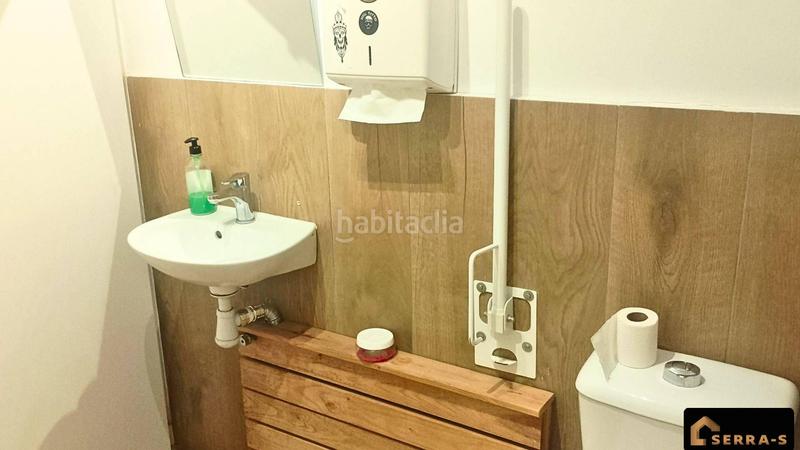 Foto 2efce15c-0bad-4364-9f55-ad0b8f797936. Location local commercial dans avenida hispanitat 23 dans Pineda de Mar