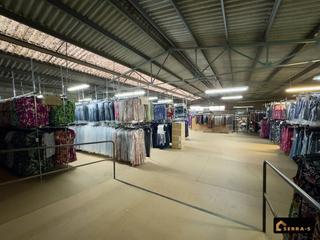 Bâtiment à usage industriel à Can Moré - Santa Anna - Can Feliu de Merola. Amplia nave industrial diáfana con excelente acceso y múltiples