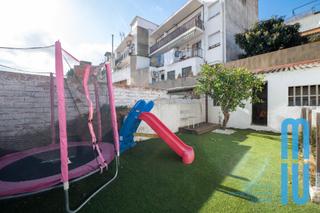 Masia a Nucli Urbà. Casa de pueblo con encanto en pleno centro de argentona