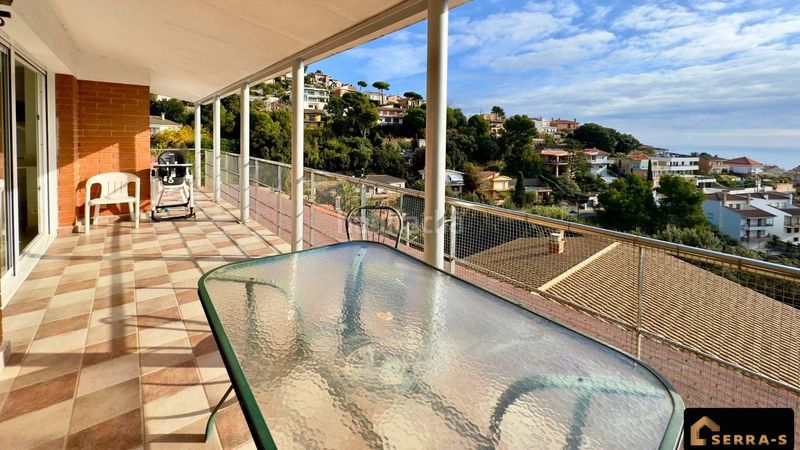 Foto 327d8231-bd7c-43f1-bbd3-254796ce096d. Casa amb piscina a Santa Susanna