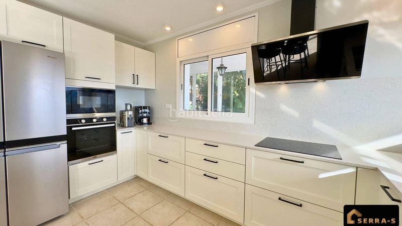 Foto abc53430-7e51-4781-939d-9483b67aa8c8. Casa amb piscina a Santa Susanna