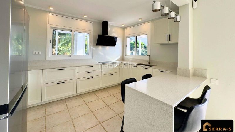 Foto b3830868-9c9d-420e-b3a1-467779698bba. Casa amb piscina a Santa Susanna