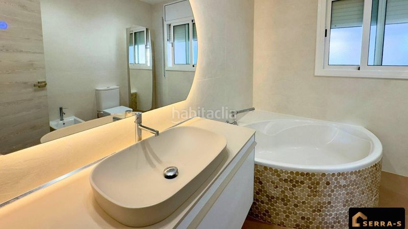 Foto e13238c8-c57b-4114-8ec6-64e9efc8bbab. Casa amb piscina a Santa Susanna