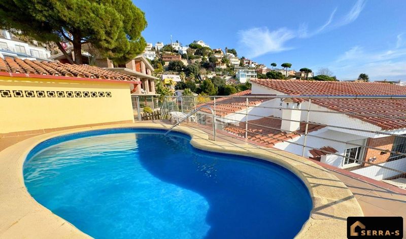 Foto ff51c5ca-b0e9-4d6c-a927-4f6518f6932a. Casa amb piscina a Santa Susanna