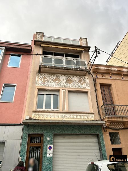 Foto a253bc4e-3273-4287-a700-509c8bc2f402. Haus mit parking in Centre Mataró