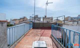 Casa adossada a Centre-Nucli Antic. Casa para reforma integral en el casco antiguo de premià de mar