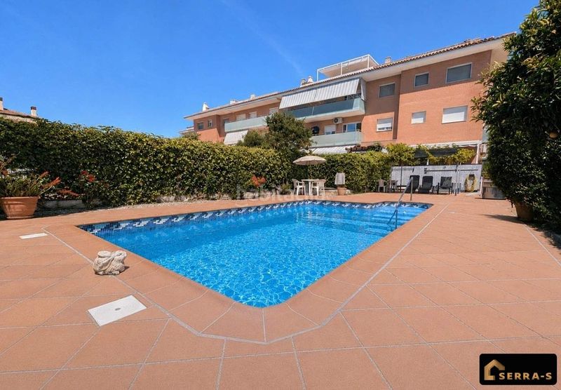Foto ccc7222d-0821-4659-990d-21e8e3fd2d31. Planta baixa amb calefacció piscina a Centre Pineda de Mar