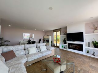 Xalet a Santa Susanna. Impresionante casa con vistas panorámicas únicas, piscina y dos