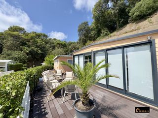 Maison à Palafolls. Vive de vacaciones todo el año parcela con dos módulos reformado