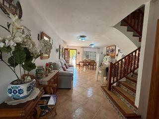 Casa a El Perellonet. Se vende bungalow en urbanización a primera linea de playa