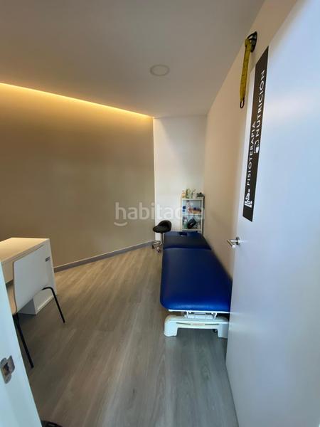 Foto 9f76fc67-9547-4884-a3fd-513b071e49ee. Location local commercial dans Parc Central Torrent