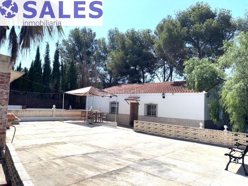 Foto c98424f2-9375-4cdb-bdf0-b8d68c2064fc. Xalet amb aparcament piscina a Monserrat