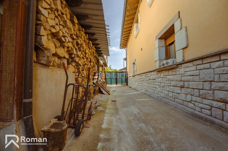 Foto b30509d8-45d0-4110-b955-9256c515008c. Casa amb xemeneia a Ezcabarte