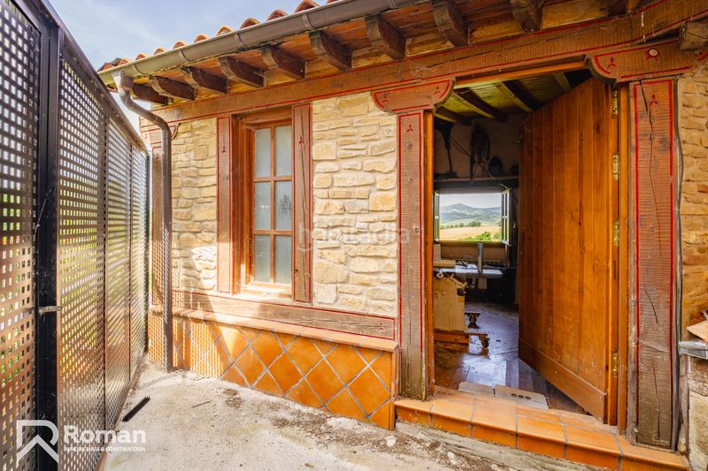 Foto c97eff76-ad4a-4c4c-ae3f-4bd8765e89d3. Casa amb xemeneia a Ezcabarte