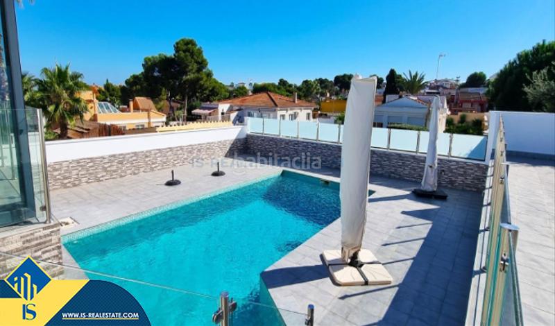 Foto 3534b04a-3dc4-4c23-923e-921957d29a79. Maison avec parking piscine dans Los Balcones-Los Altos Torrevieja