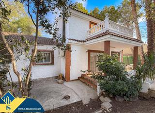 Chalet in Desamparados - Hurchillo - Torremendo. Villa con piscina en orihuela costa, provincia de alicante. 5 ha