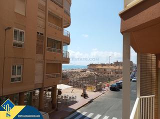 Piso en Gaspar Perelló. Apartamento con terraza en la provincia de alicante, en la local