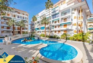 Appartement à Cañada del Molino. Ático reformado con piscina compartida en torrevieja, provincia