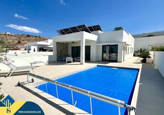 Chalet en Benijófar. Se construyen casas con piscina privada en benijofar, provincia