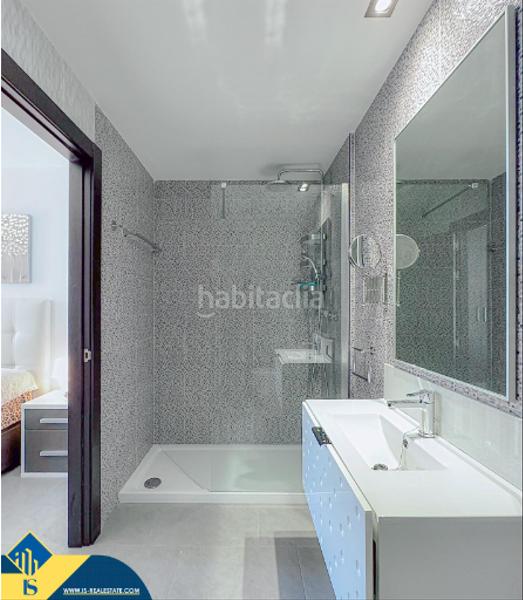 Foto 6d506ec5-21ed-40b2-8513-a0ddd4228aa6. Casa bungalow con piscina compartida , provincia de alicante. 2 habitaciones | 79 m² | 150 metros al mar. en Torrevieja