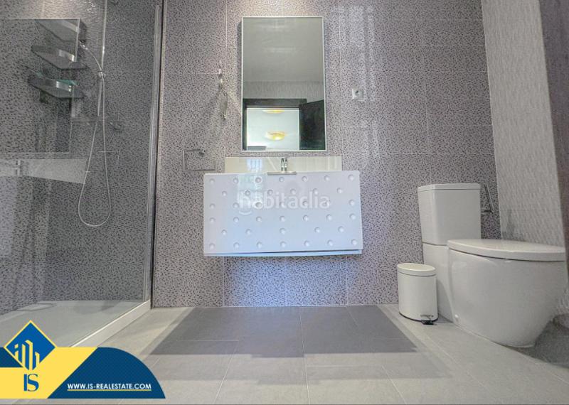 Foto 95d29d4b-edba-4d9e-af21-00a11fd1f462. Casa bungalow con piscina compartida , provincia de alicante. 2 habitaciones | 79 m² | 150 metros al mar. en Torrevieja