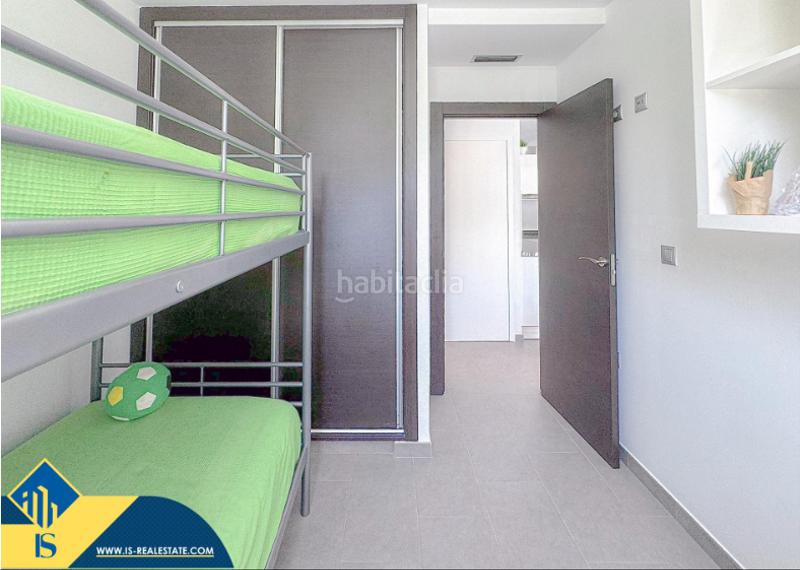 Foto e891f6fa-ff8a-4ff0-b9fa-73933bc8697b. Casa bungalow con piscina compartida , provincia de alicante. 2 habitaciones | 79 m² | 150 metros al mar. en Torrevieja