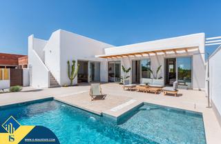 Maison à Benijófar. Se construyen casas con piscina privada en benijofar, provincia