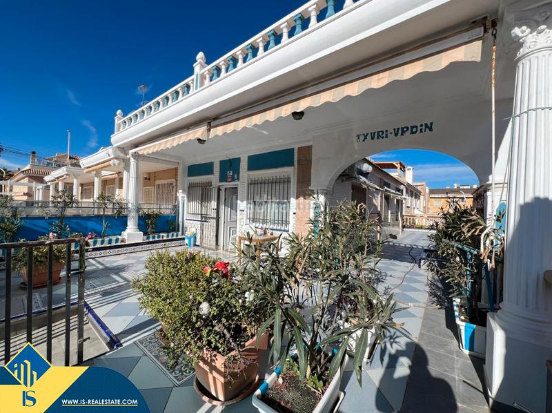 Foto 2633de2c-49a1-4f33-9e6a-ba97af326939. Semi detached house with parking in Los Europeos Torrevieja