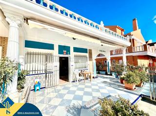 Reihenhaus in Los Europeos. Casa con terraza en la provincia de alicante, en la localidad de
