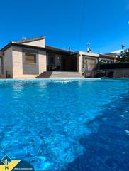 Chalet à Los Balcones-Los Altos. Chalet con piscina privada, en la provincia de alicante, en la l