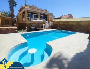 Xalet a Aguas Nuevas. Chalet con piscina privada, en la provincia de alicante, en la l