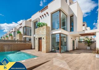 Chalet en Rojales. Casas con piscina privada para construir en la provincia de alic